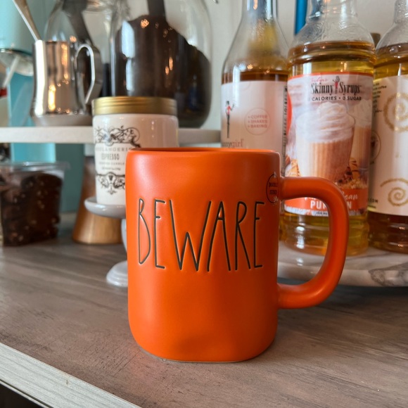 Rae Dunn 'BEWARE' Pumpkin Mug - Vibrant Orange with Pumpkin Stack Design - NWT - Picture 4 of 6